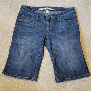 Mossimo Supply CO jean shorts. Women’s size 9 Used. No holes or stains.